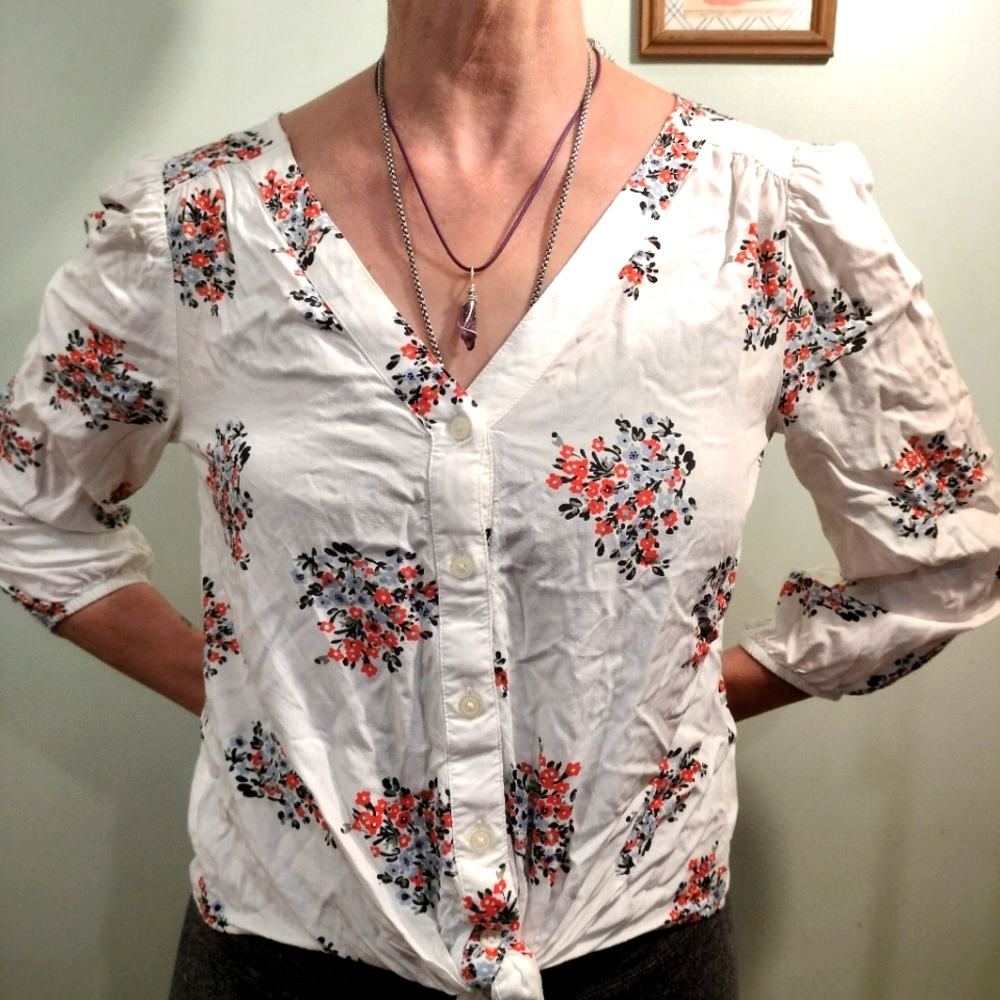 White Floral Loft Top with Knotted Waist